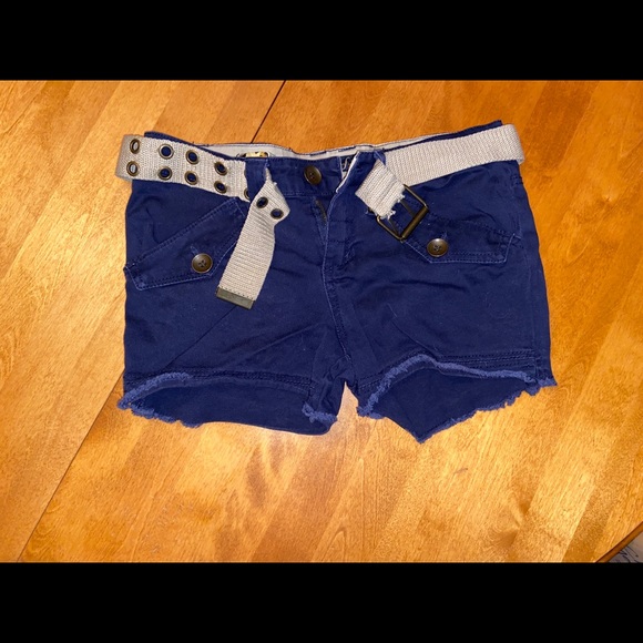 Blue shorts with belt - Picture 1 of 3